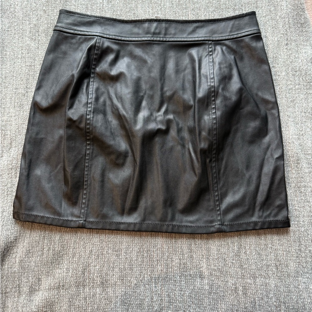 Express Black Mini Vegan Leather Skirt with Zipper Accents - Picture 3 of 7